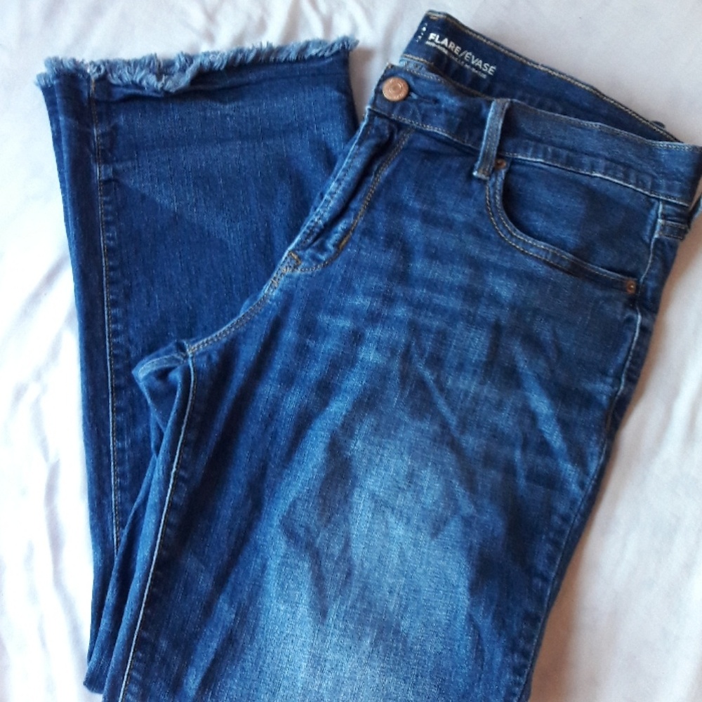 Flare Mid-rise Capris Jeans
